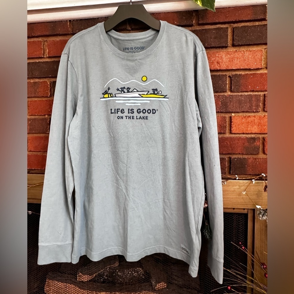 🖤 men’s Life is good on the lake long sleeve tee with new condition.